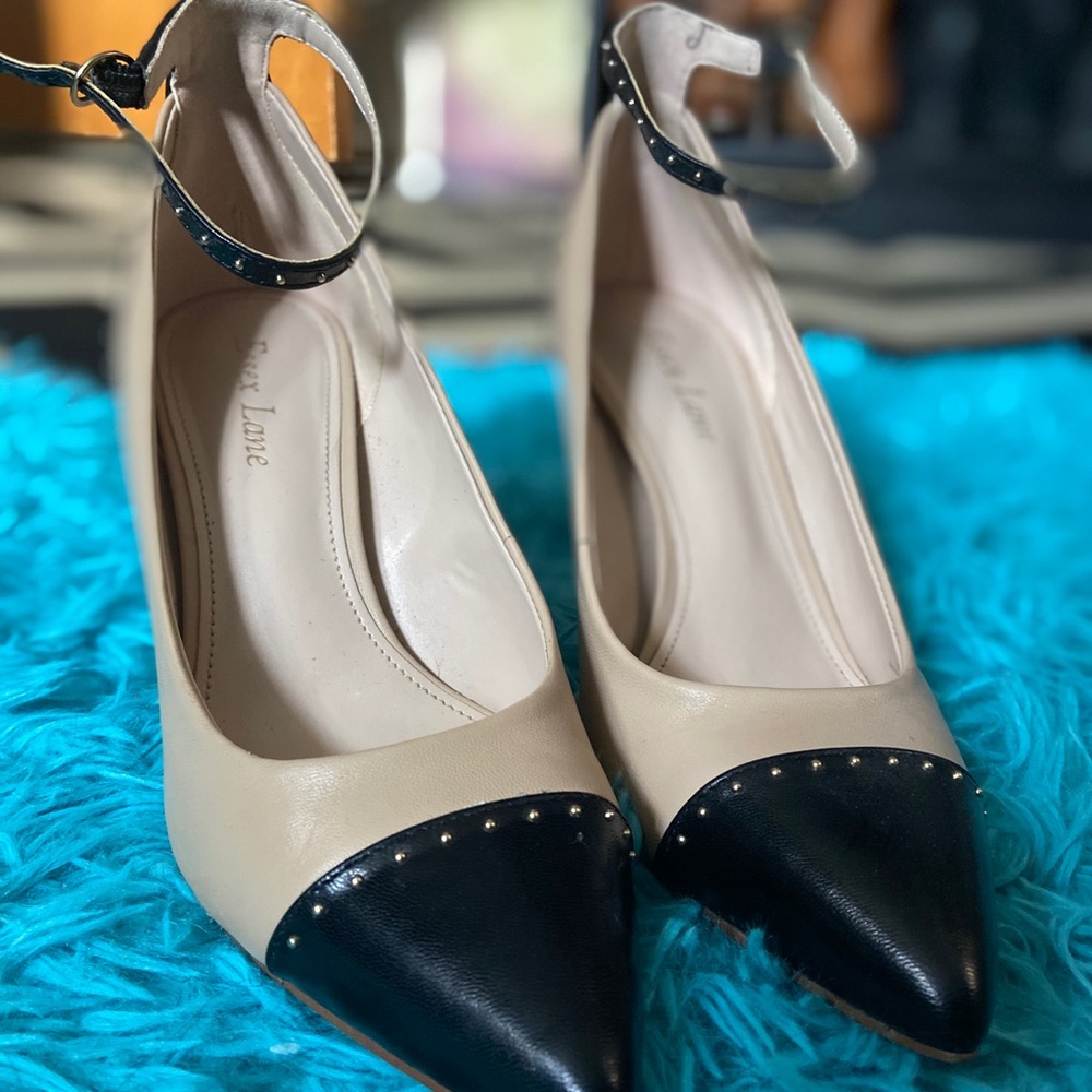 Two-tone Veronie pump